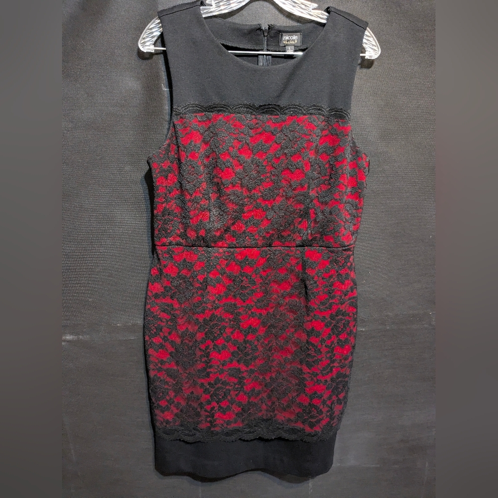 Nicole Miller Large sleeveless sheath dress with lace front